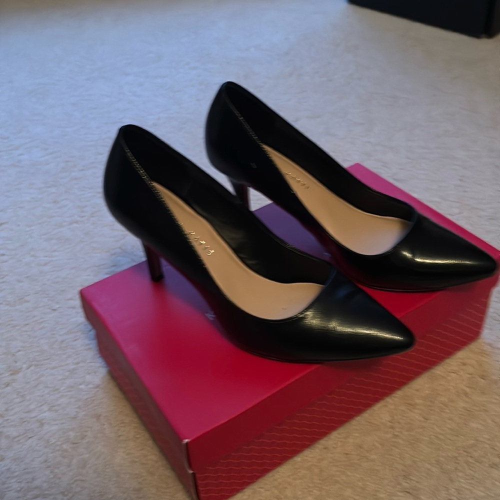 KELLY & KATIE BLACK PUMP